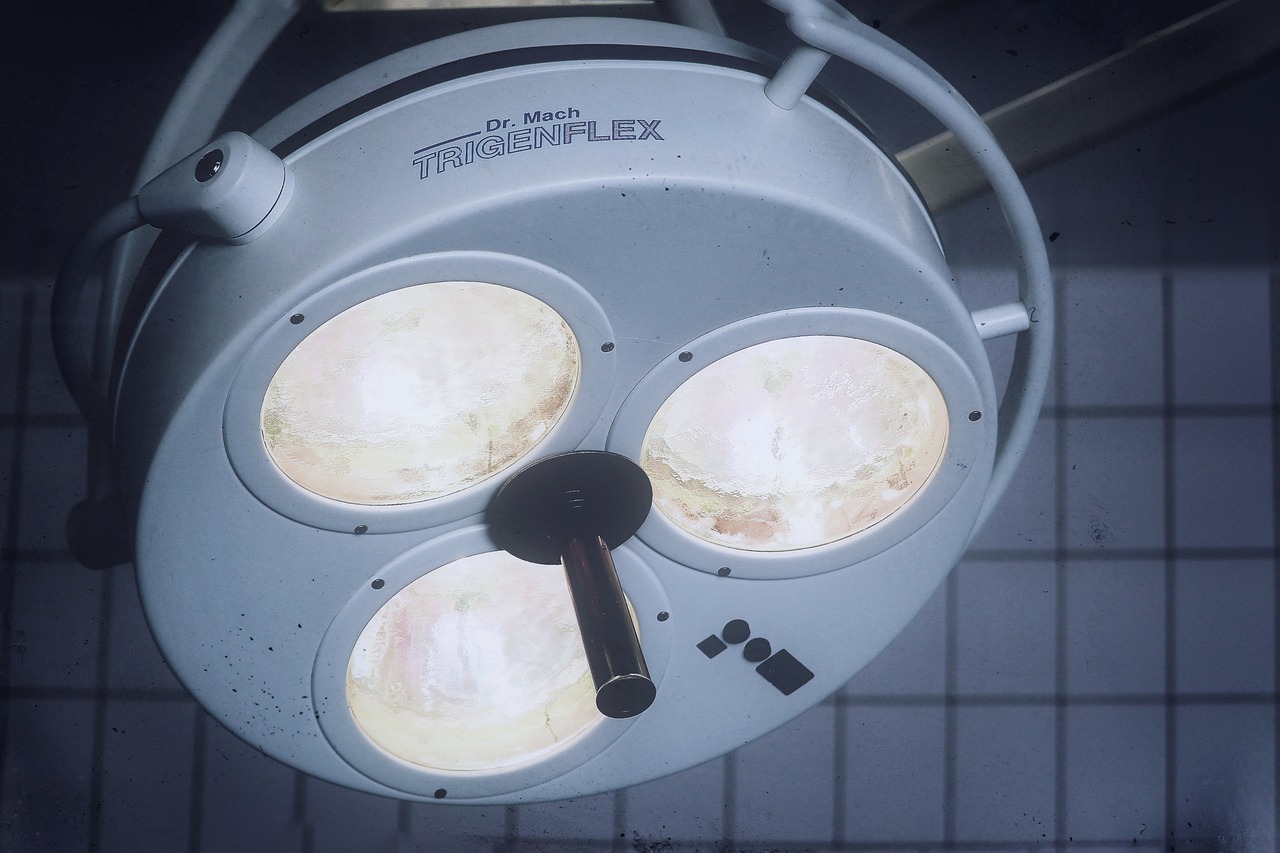 技术支持辅助的经济剥削