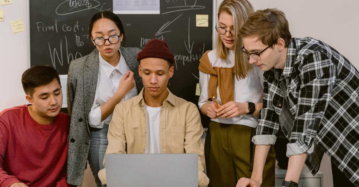 抖音实名账号：逆战游戏助手app详情下载教程游戏